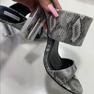 Black & white Cape Robin snake skin heel
